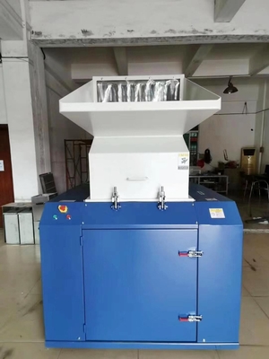 Máquina de reciclagem plástica de alta velocidade SKD-11 do granulador para o corte do defeito