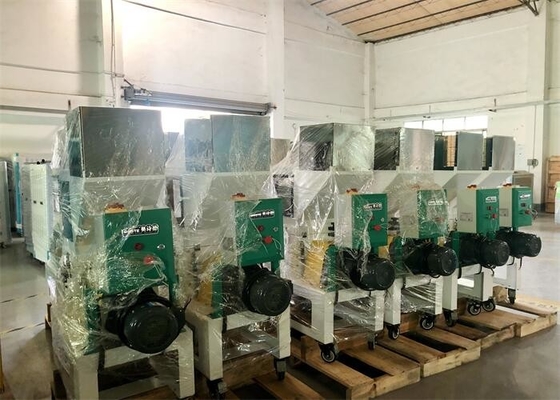 Sprues e cor branca plástica de baixa velocidade OG-3LS do moedor 2.2KW do granulador dos defeitos