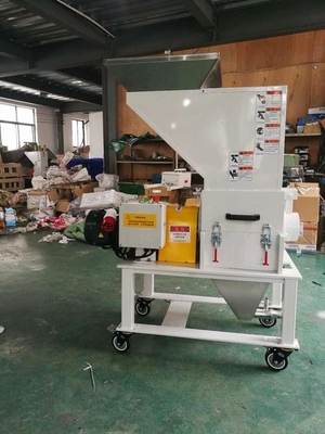 Moedor plástico de baixa velocidade branco OG-1LS do granulador 1.5KW 20 Kg/H da capacidade