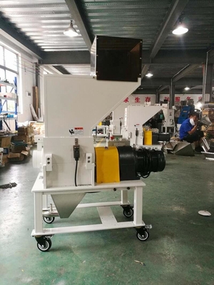 Moedor plástico de baixa velocidade branco OG-1LS do granulador 1.5KW 20 Kg/H da capacidade