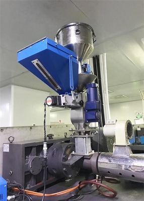 Doseador volumétrico do aditivo plástico pneumático da cor de Masterbatch da máquina de mistura