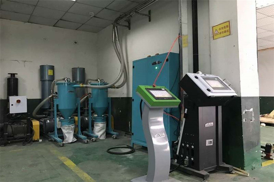 Transportando o sistema de alimentação centralizado material plástico para o processo da extrusão