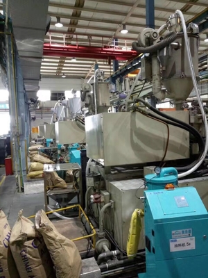 Carregador automático plástico do funil da máquina de carregamento com cor ambiental